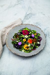 © Torok Bognar Renata Blatt- und Blütensalat